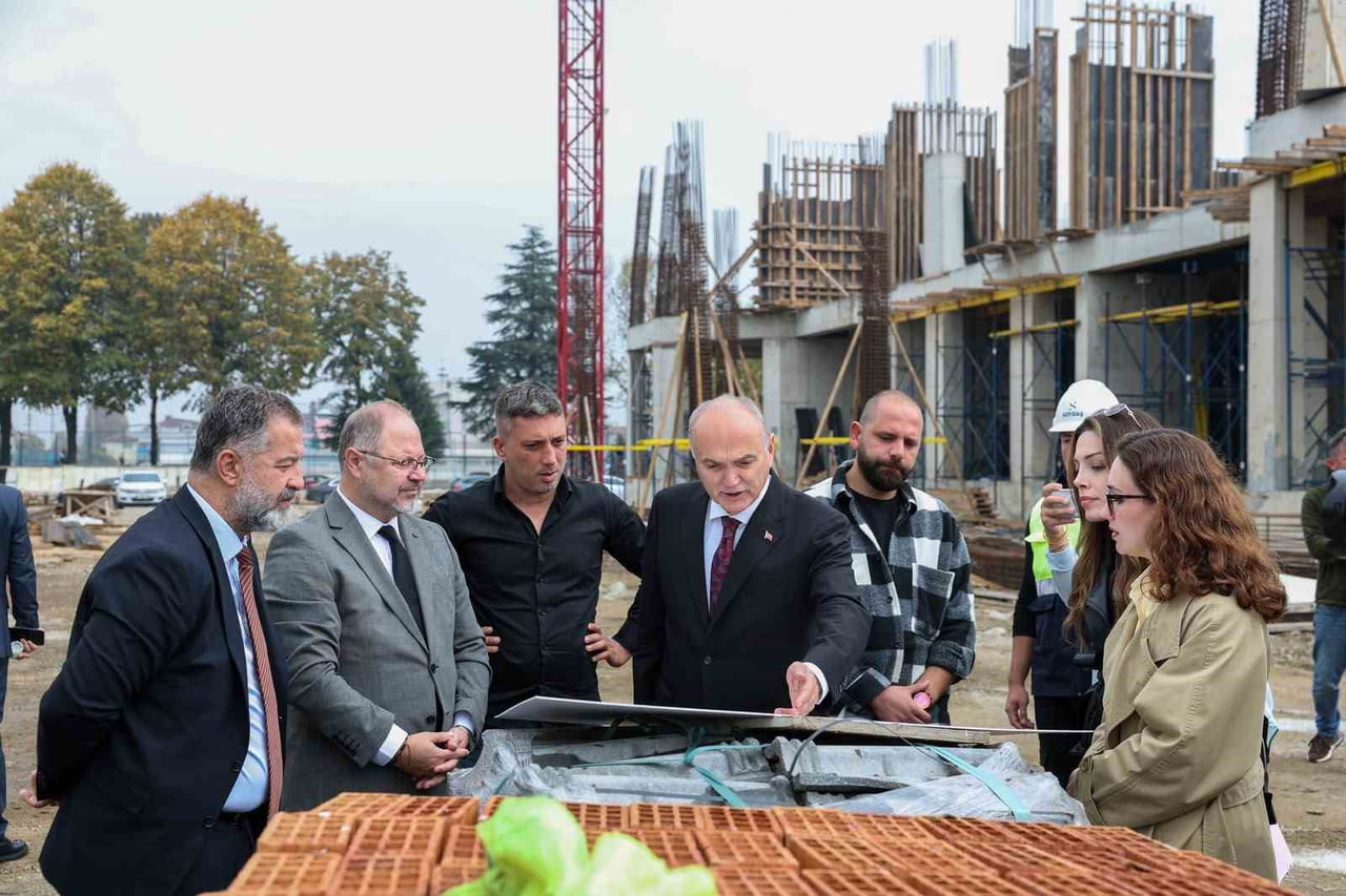 DÜZCE BELEDİYE BAŞKANI DR. FARUK ÖZLÜ ÇALIŞMALARI YERİNDE İNCELEDİ.
