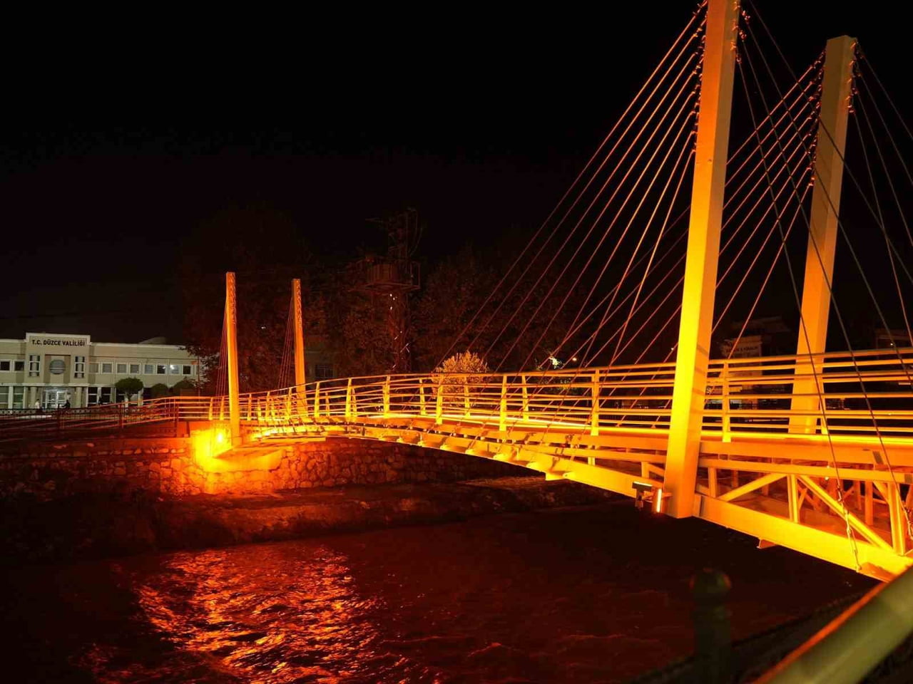 DÜZCE BELEDİYESİ, ASAR KEMER PARK’IN ÇEVRE DÜZENLEMESİNE UYGUN OLARAK PROJELENDİRDİĞİ NEZİH...