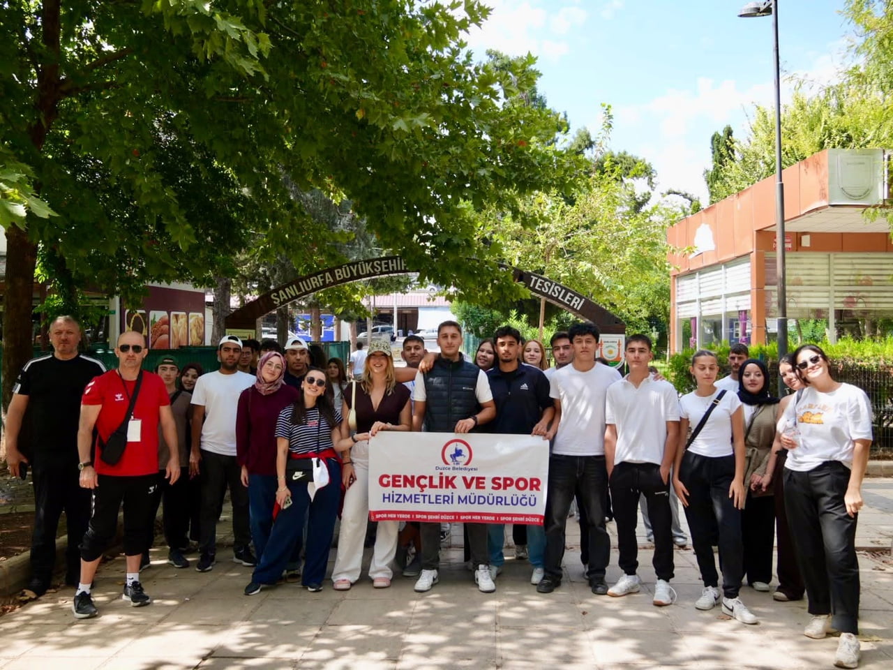 DÜZCE BELEDİYESİ, ŞANLIURFA’DA DÜZENLENEN TEKNOFEST GÜNEYDOĞU ORGANİZASYONU İÇİN GEZİ DÜZENLEDİ....