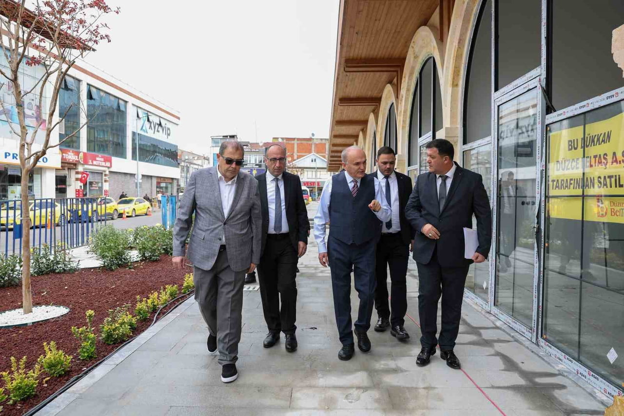 DÜZCE BELEDİYESİ TARAFINDAN CEDİDİYE KENT MEYDANI 2. ETAP ÇALIŞMALARI KAPSAMINDA İNŞA EDİLEN...