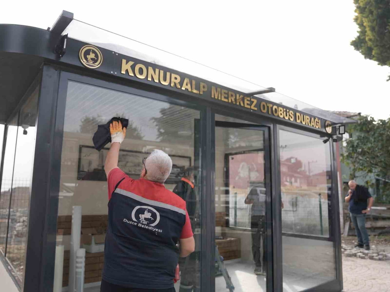 DÜZCE BELEDİYESİ TARAFINDAN HURDA KONTEYNERLER GERİ DÖNÜŞTÜRÜLEREK ÖZ KAYNAKLARLA ÜRETİLEN KAPALI...