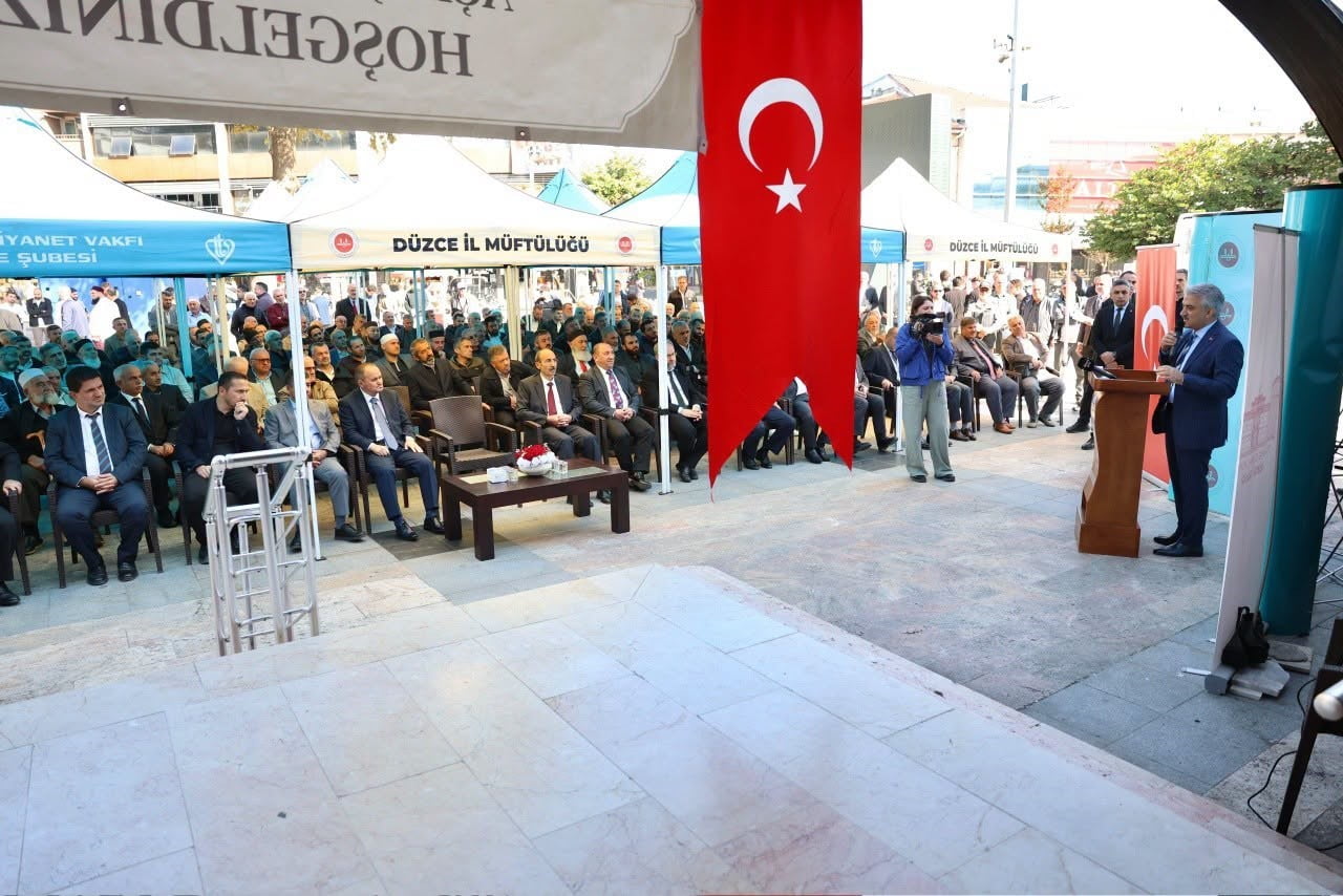 DÜZCE’DE 2026 YILI CAMİLER VE DİN GÖREVLİLERİ HAFTASI, MERKEZ BÜYÜK CAMİİ’NDE DÜZENLENEN AÇILIŞ...