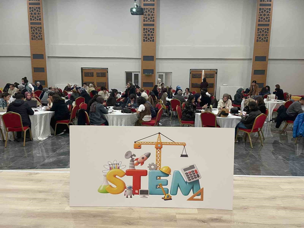 DÜZCE’DE DÜZENLENEN STEM EĞİTİMİ ÇALIŞTAYI’NIN İLK İKİ GÜNÜ TAMAMLANDI. DÖRT GÜN SÜRECEK...