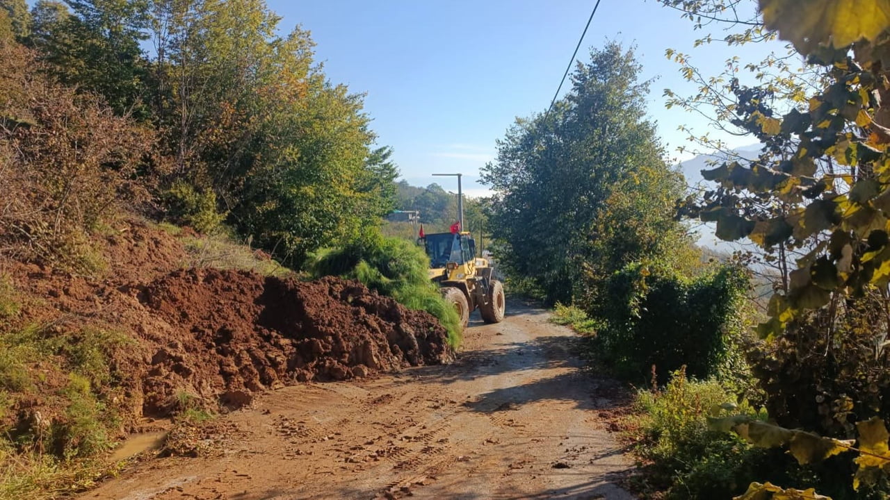 DÜZCE’DE ETKİLİ OLAN YOĞUN YAĞIŞLAR NEDENİYLE GÖLYAKA İLÇESİNE BAĞLI BEKİROĞLU VE MUHABDEDE...