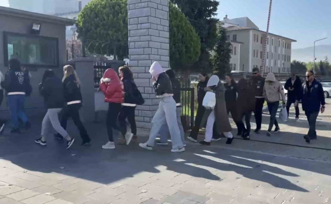 DÜZCE’DE MASAJ SALONLARINDA FUHUŞ YAPILDIĞI YÖNÜNDEKİ İHBARLAR ÜZERİNE YÜRÜTÜLEN SORUŞTURMA...