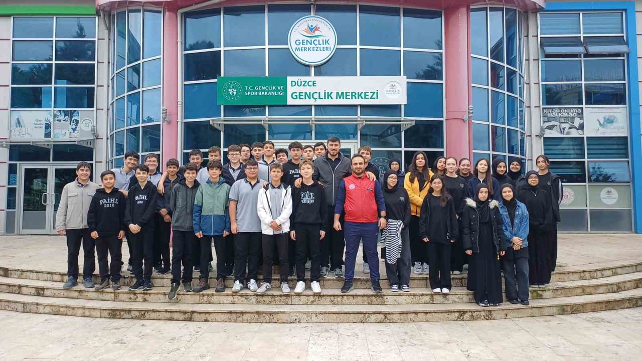 DÜZCE GENÇLİK MERKEZİ, “OKULLAR MERKEZİMDE” PROJESİ KAPSAMINDA PROJE ANADOLU İMAM HATİP LİSESİ...