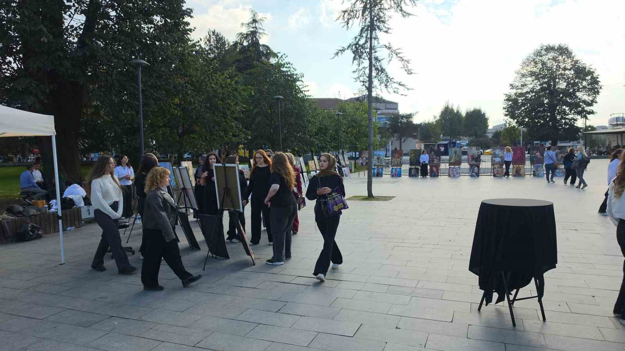 DÜZCE GÜZEL SANATLAR LİSESİ OKUL YÖNETİMİ GEÇEN EĞİTİM VE ÖĞRETİM YILINDA ÖĞRENCİLERİN YAPTIKLARI...