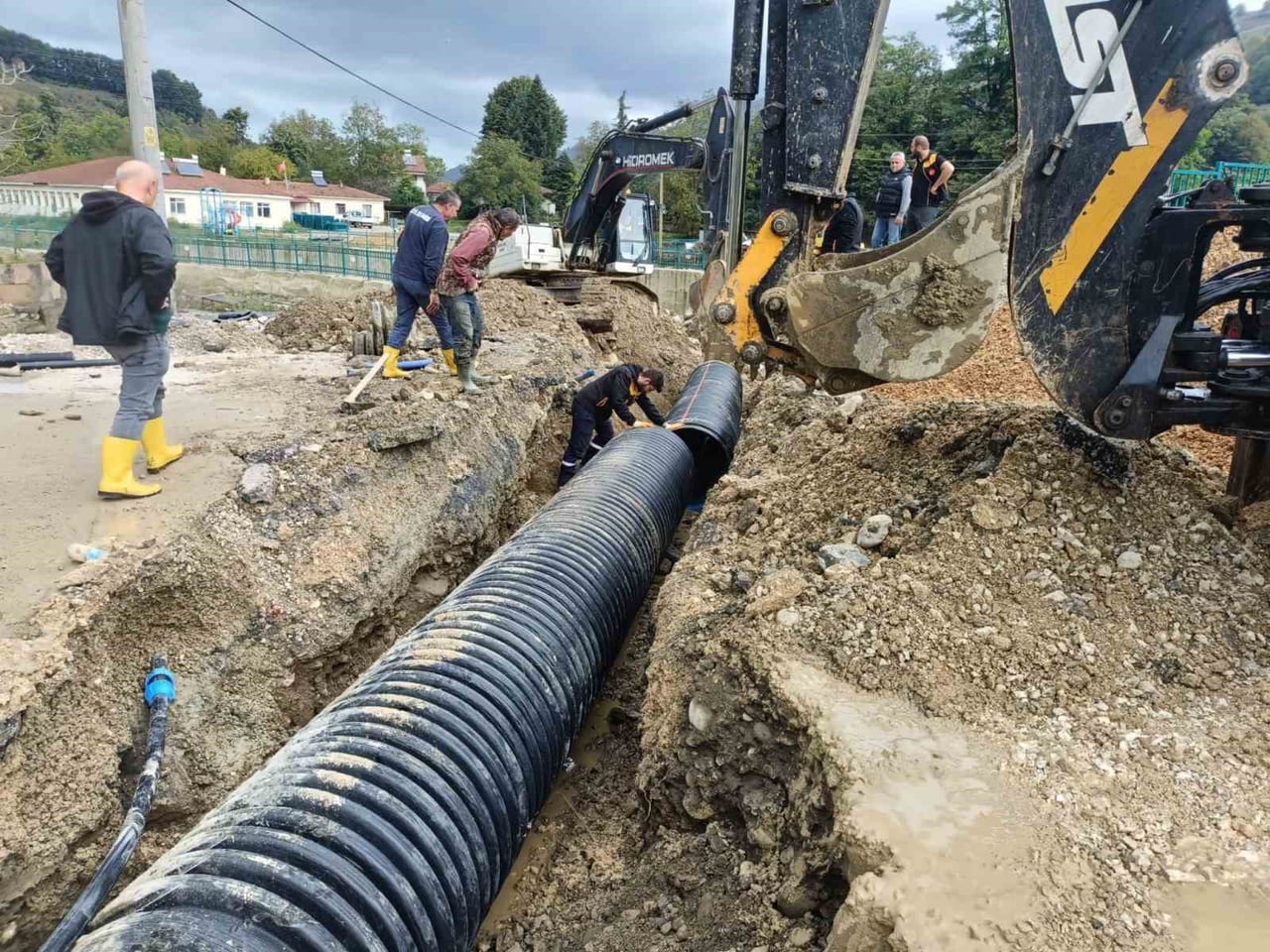 DÜZCE İL ÖZEL İDARESİ, AKÇAKOCA’YA BAĞLI ESMAHANIM KÖYÜ’NDE YAĞMUR SULARININ KONTROLLÜ ŞEKİLDE...