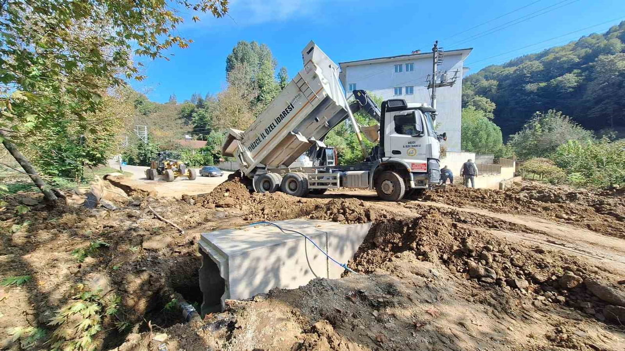 DÜZCE İL ÖZEL İDARESİ, CUMAYERİ’NE BAĞLI DOKUZDEĞİRMEN KÖYÜ GRUP YOLUNDA 7 KUTU MENFEZİN...