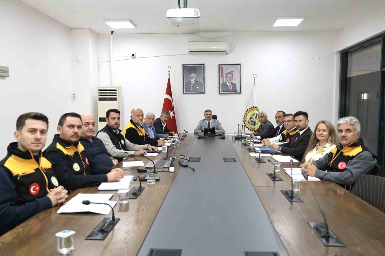 DÜZCE İL ÖZEL İDARESİ İL ENCÜMEN TOPLANTISI, GENEL SEKRETER NURİ ÇELİK BAŞKANLIĞINDA...