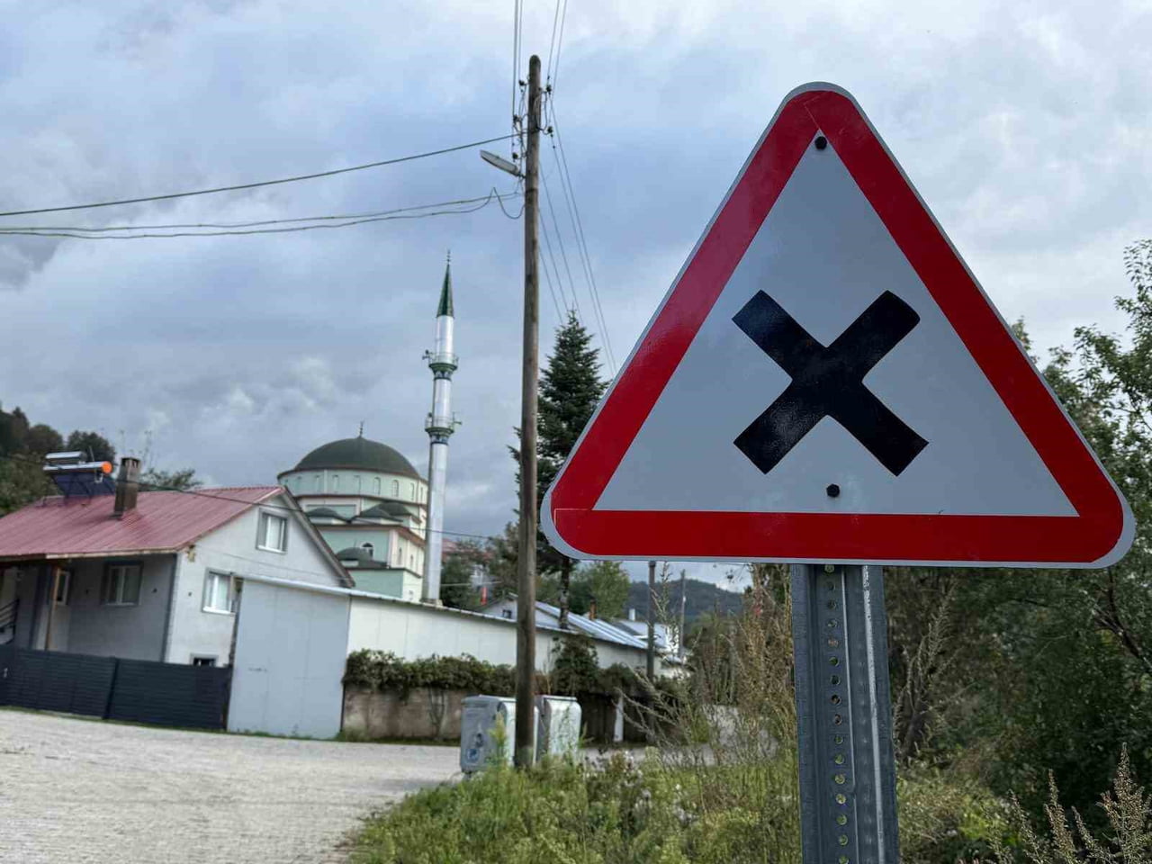 DÜZCE İL ÖZEL İDARESİ, KAYNAŞLI İLÇESİNE BAĞLI DARIYERİ BAKACAK KÖYÜ’NDE SÜRÜŞ VE YOL GÜVENLİĞİNİN...