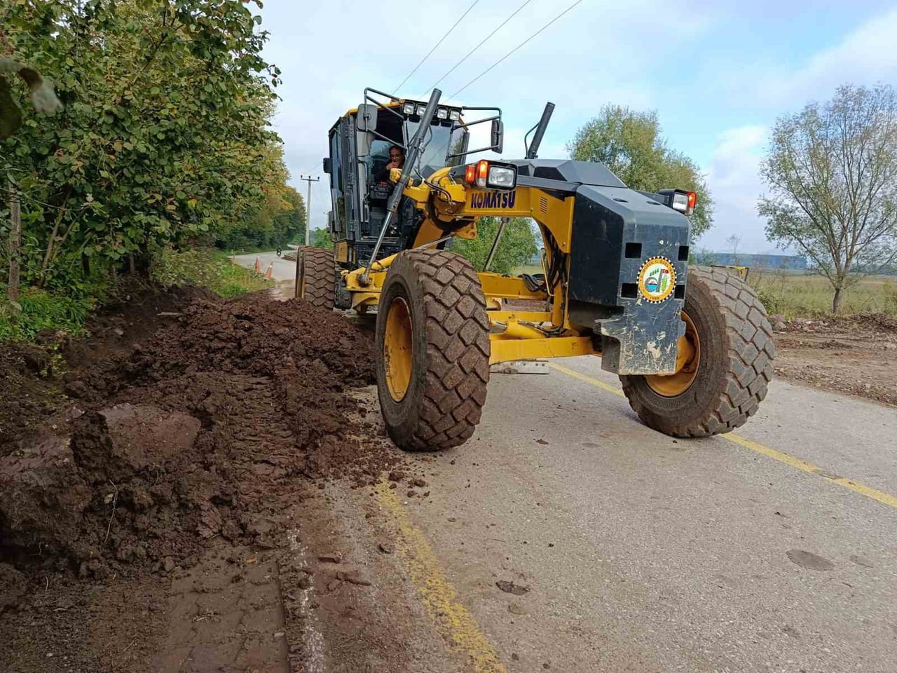 DÜZCE İL ÖZEL İDARESİ TARAFINDAN GÖLYAKA İLÇESİNE BAĞLI HAMAMÜSTÜ KÖYÜ ANA YOLUNDA BETON V KANAL...