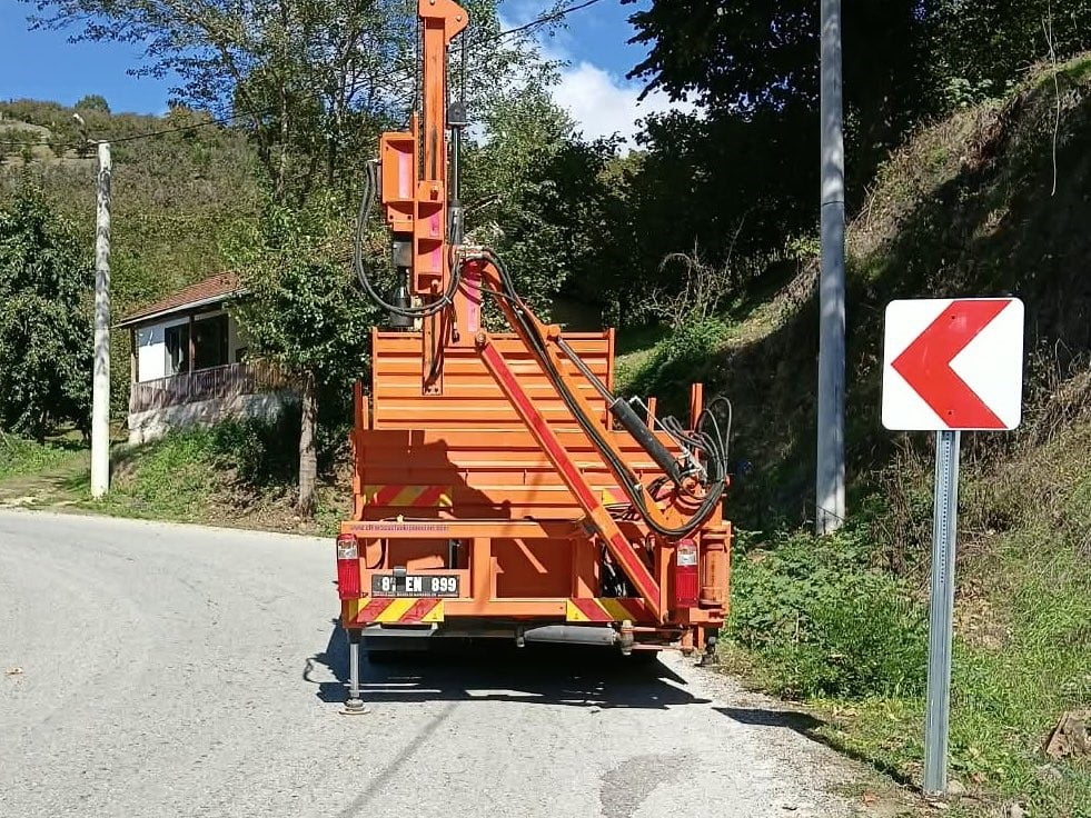 DÜZCE’NİN GÖLYAKA İLÇESİNE BAĞLI YEŞİLOVA KÖYÜ’NDE YOL VE TRAFİK GÜVENLİĞİNİN ARTIRILMASI AMACIYLA...