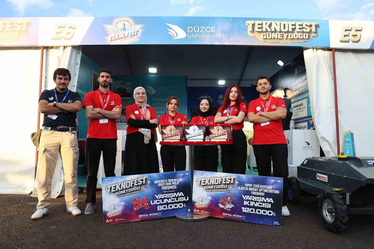 DÜZCE ÜNİVERSİTESİ, 14 FİNALİST TAKIMIYLA YARIŞMALARDA BÜYÜK BAŞARI GÖSTEREREK 5 ALANDA 5 ÖDÜLLE...