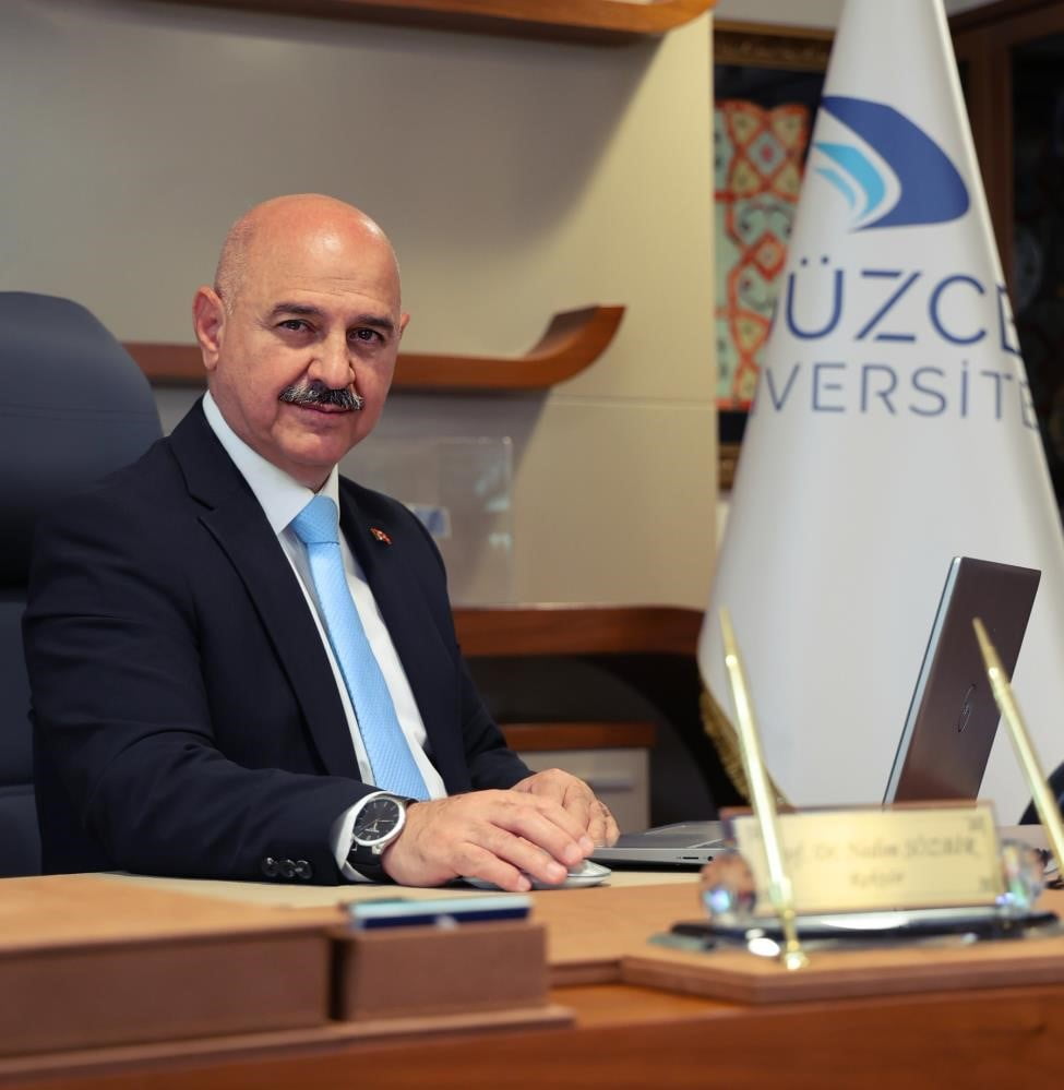 DÜZCE ÜNİVERSİTESİ REKTÖRÜ PROF. DR. NEDİM SÖZBİR, ÜNİVERSİTENİN 20. YIL ETKİNLİKLERİ KAPSAMINDA...