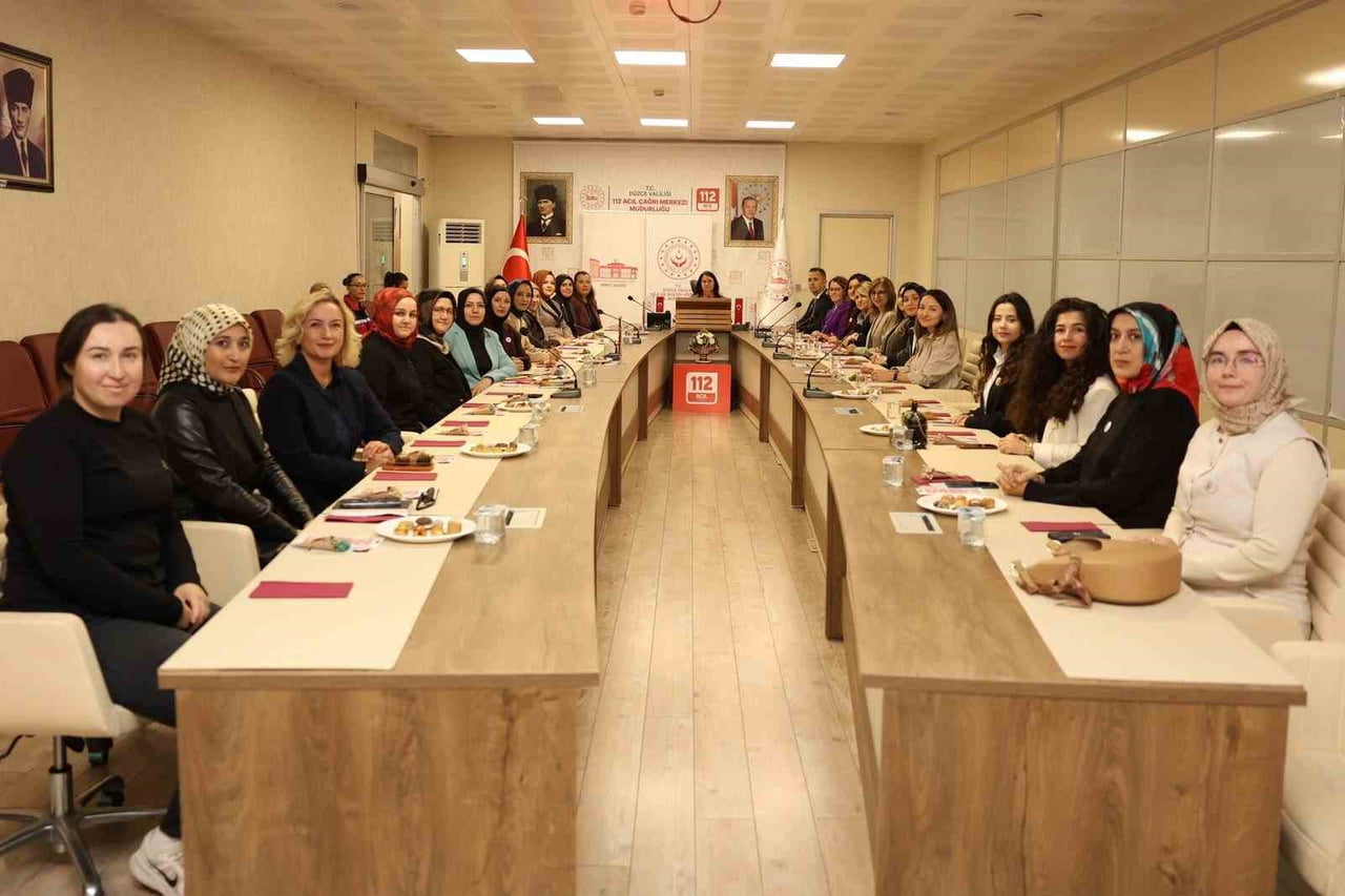 DÜZCE VALİLİĞİ HİMAYELERİNDE, AİLE VE SOSYAL HİZMETLER İL MÜDÜRLÜĞÜ TARAFINDAN “KORUYUCU AİLE...
