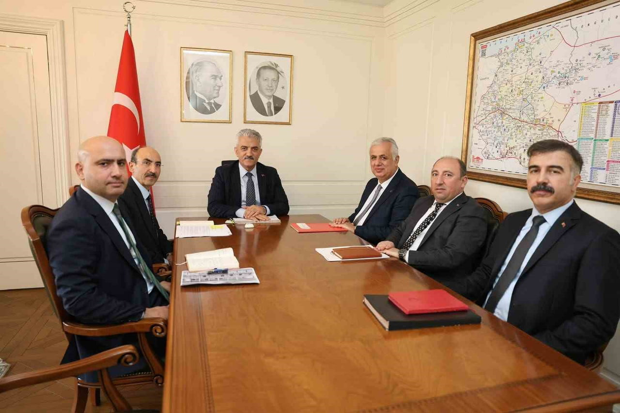 DÜZCE VALİSİ MEHMET MAKAS BAŞKANLIĞINDA HAFTALIK DEĞERLENDİRME TOPLANTISI GERÇEKLEŞTİRİLDİ....