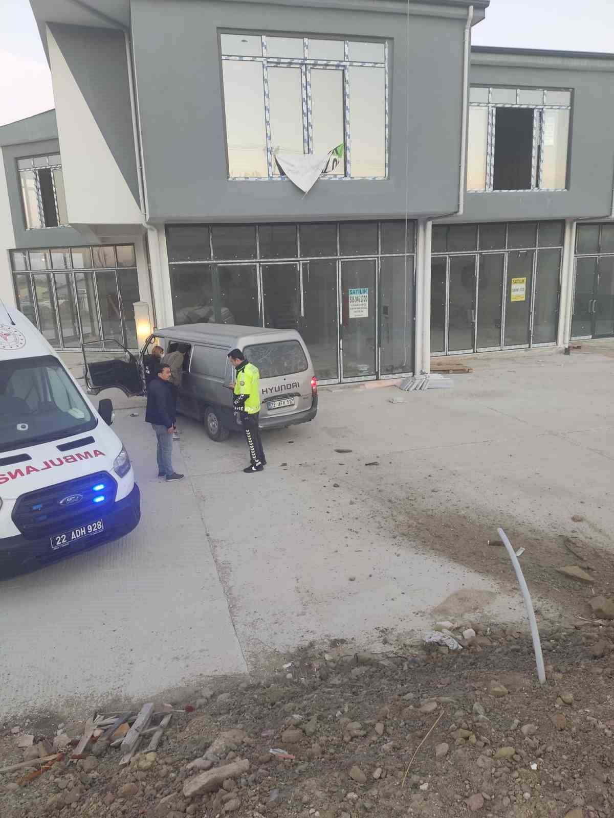 EDİRNE'NİN KEŞAN İLÇESİNDE POLİSİN 'DUR' İHTARINA UYMAYARAK KAÇAN KAMYONET, ÇEVRE YOLUNDA...