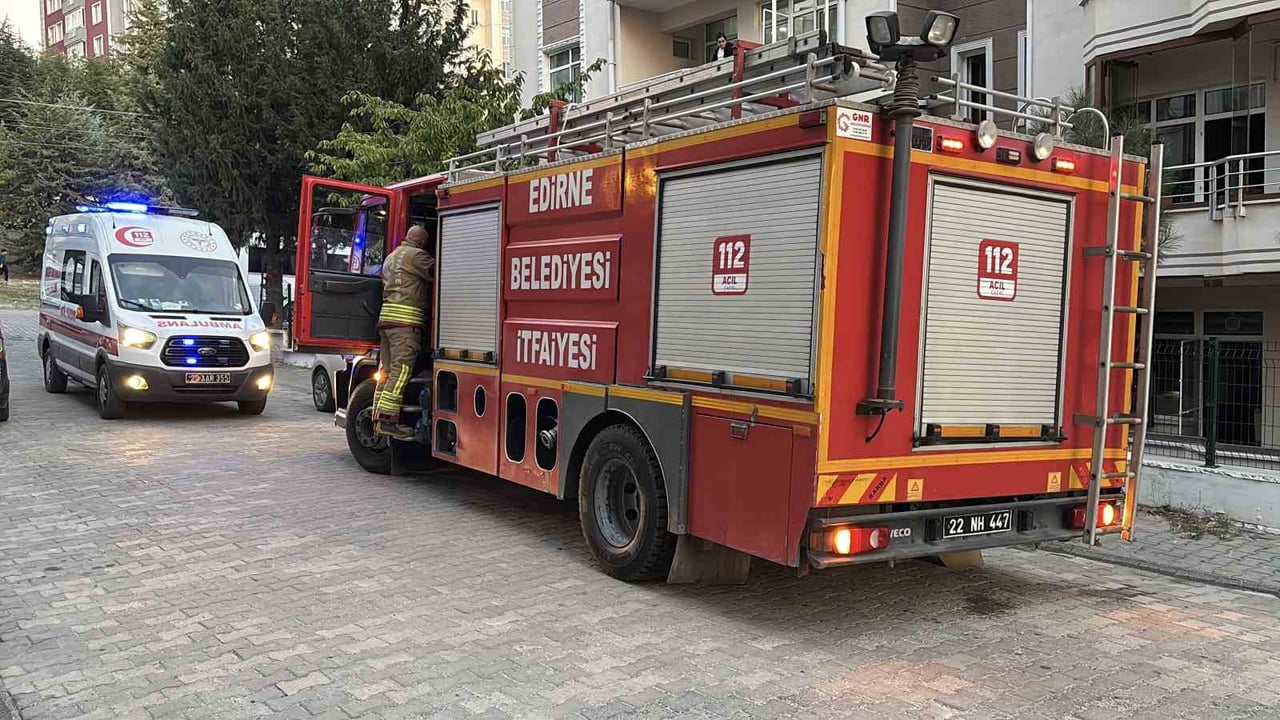 EDİRNE’DE APARTMAN DAİRESİNİN MUTFAĞINDA ÇIKAN YANGIN KORKUTTU