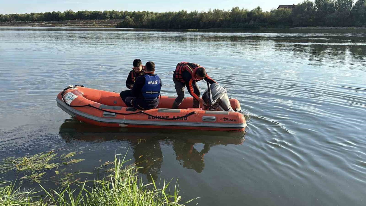 EDİRNE’DE MERİÇ NEHRİ’NDE BOTU ALABORA OLAN IRAKLI AİLENİN KAYIP SON ÇOCUĞU İÇİN ARAMA ÇALIŞMALARI...