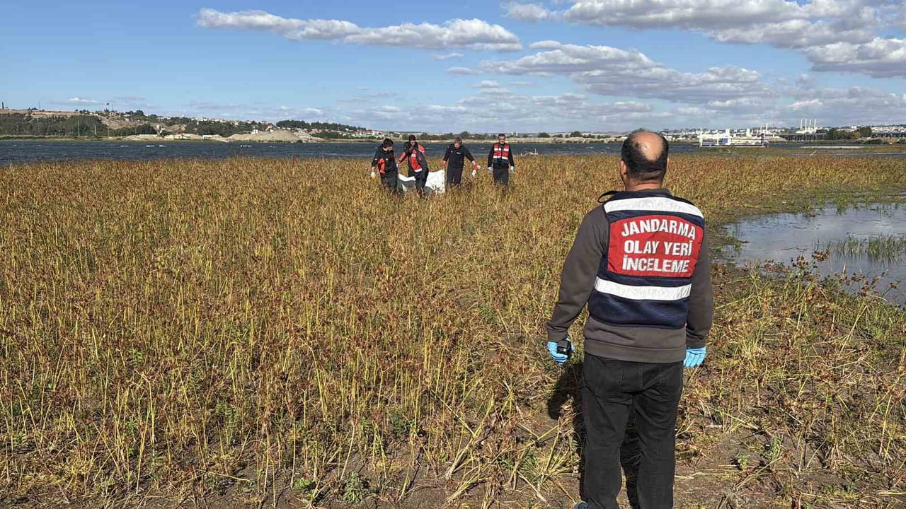 EDİRNE’DE MERİÇ NEHRİ’NDE ERKEK CESEDİ BULUNDU