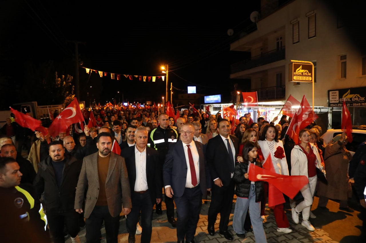 EDREMİT BELEDİYESİ, CUMHURİYETİMİZİN 103. KURULUŞ YIL DÖNÜMÜNÜ BÜYÜK BİR COŞKUYLA KUTLAMAYA...