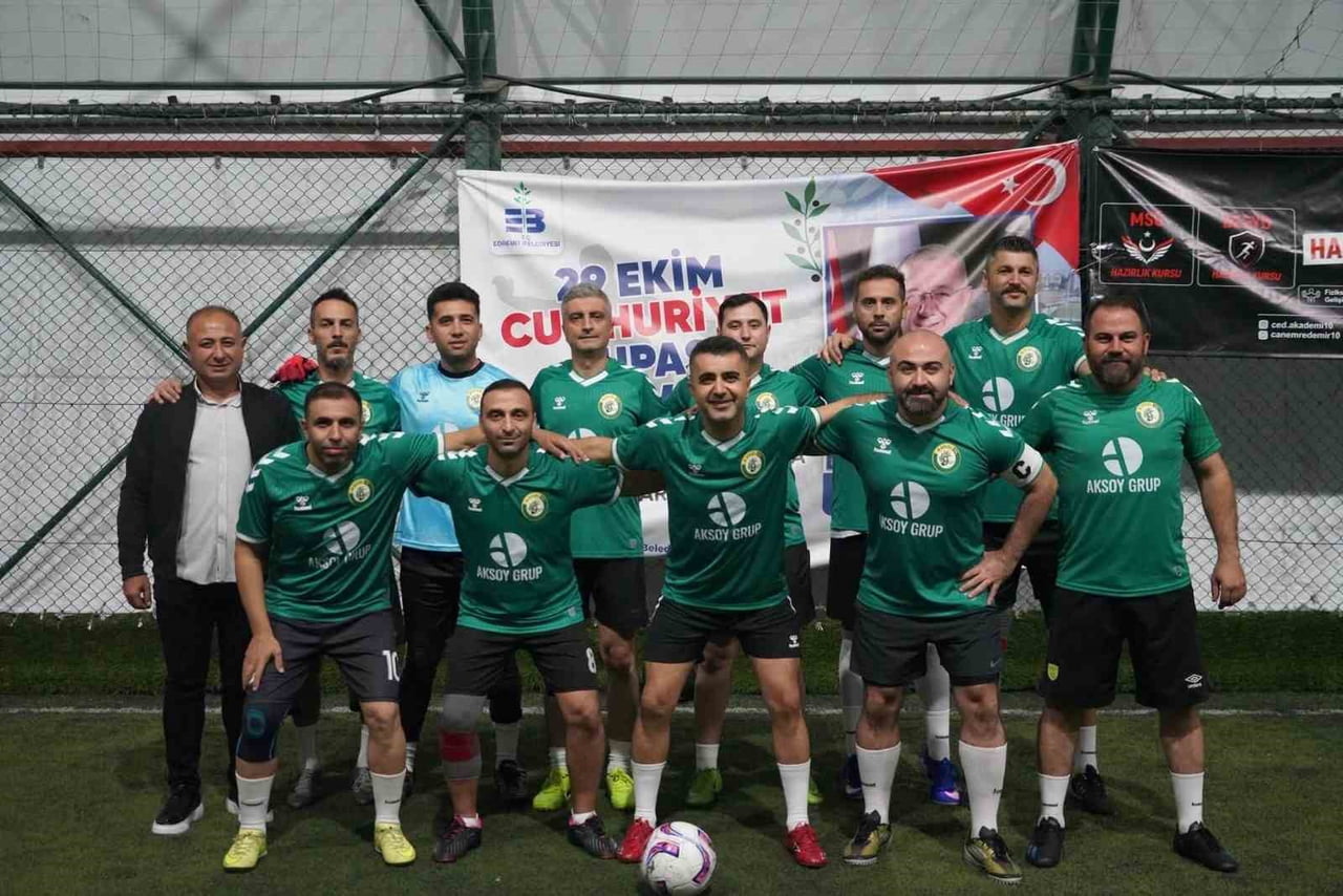 EDREMİT BELEDİYESİ TARAFINDAN 29 EKİM CUMHURİYET BAYRAMI ETKİNLİKLERİ KAPSAMINDA DÜZENLENEN...