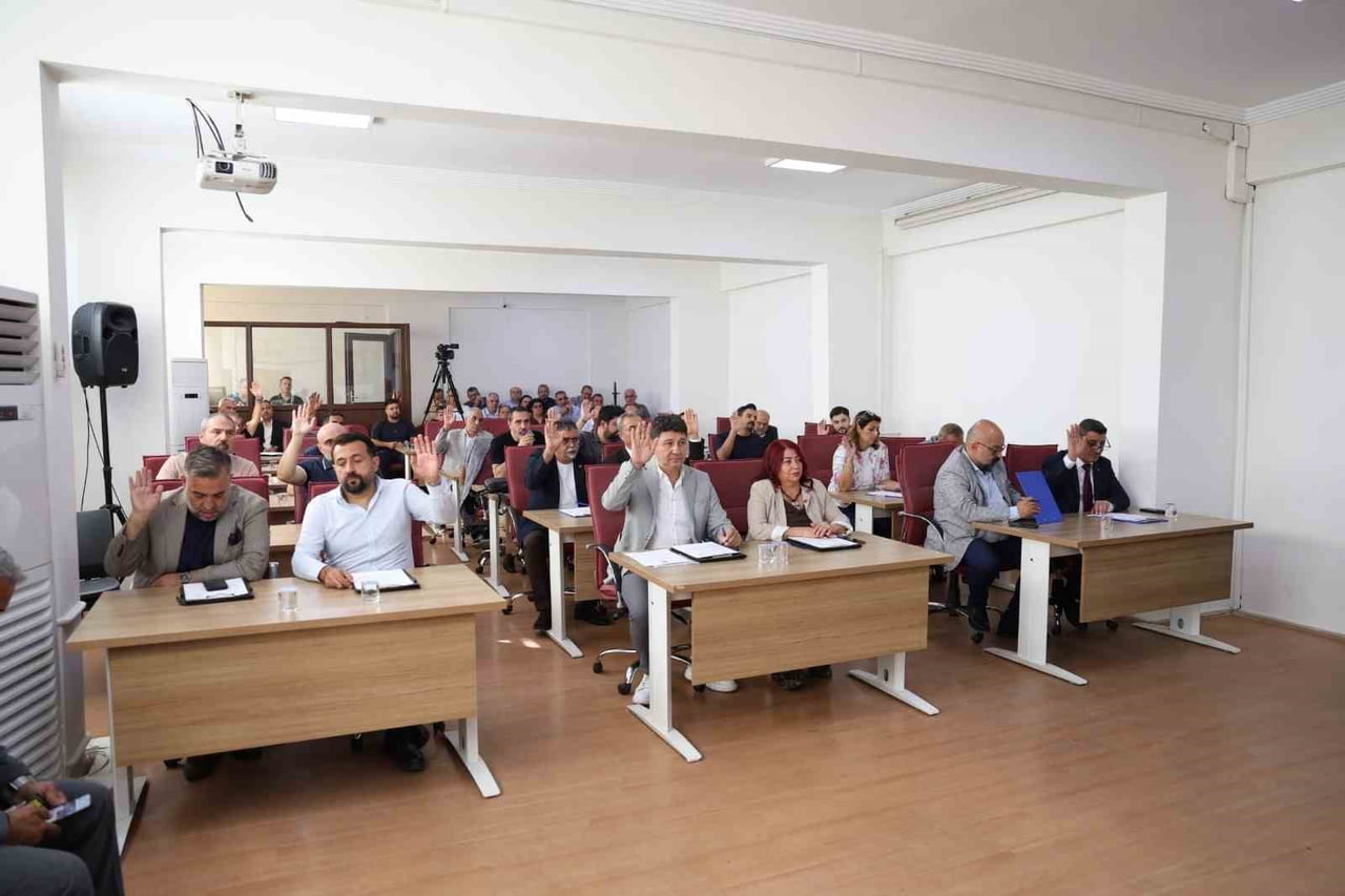 EFELER BELEDİYESİ'NİN EKİM AYI İKİNCİ MECLİS TOPLANTISINDA, 2027 MALİ YILI BÜTÇESİ GÖRÜŞÜLEREK OY...