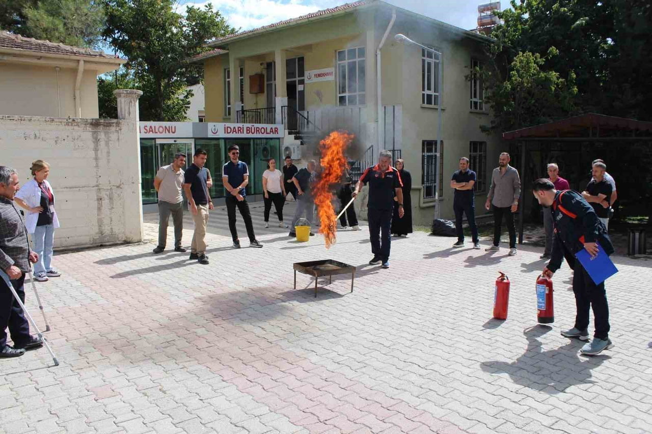 ELAZIĞ'DA HASTANE PERSONELİNE YANGIN FARKINDALIK EĞİTİMİ