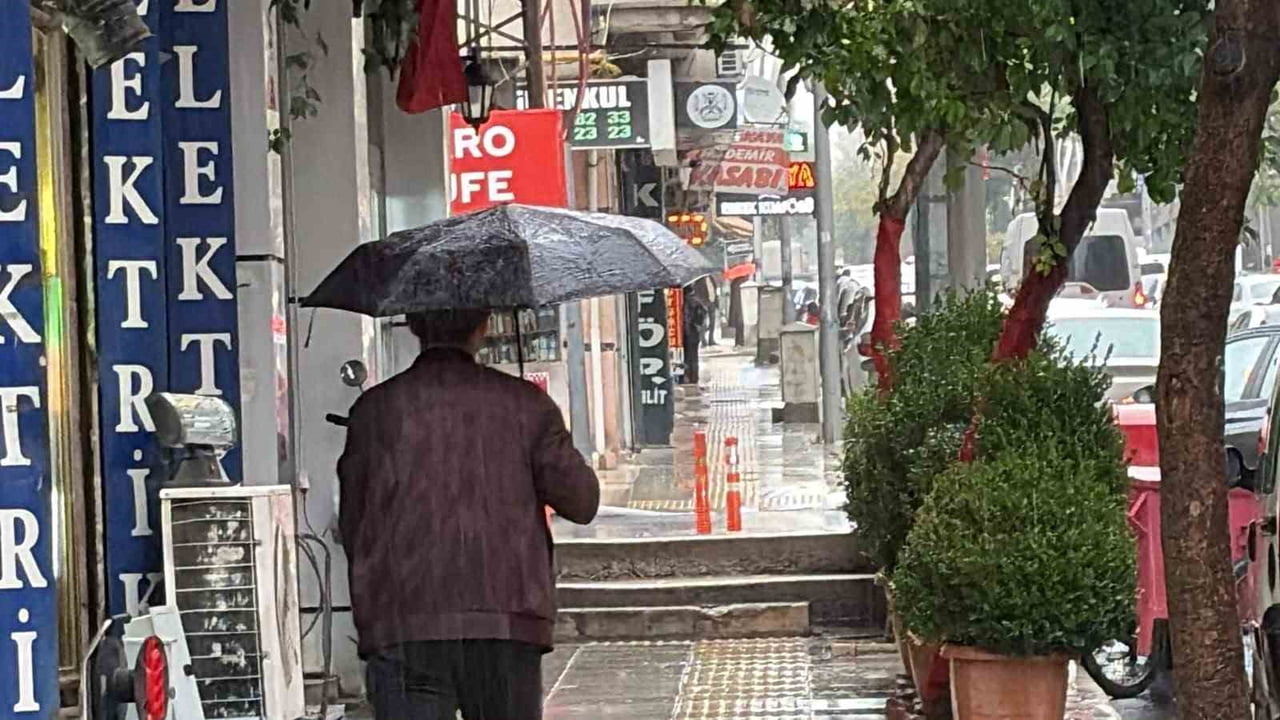 ELAZIĞ'DA SAĞANAK YAĞIŞ ETKİSİNİ GÖSTERMEYE BAŞLADI