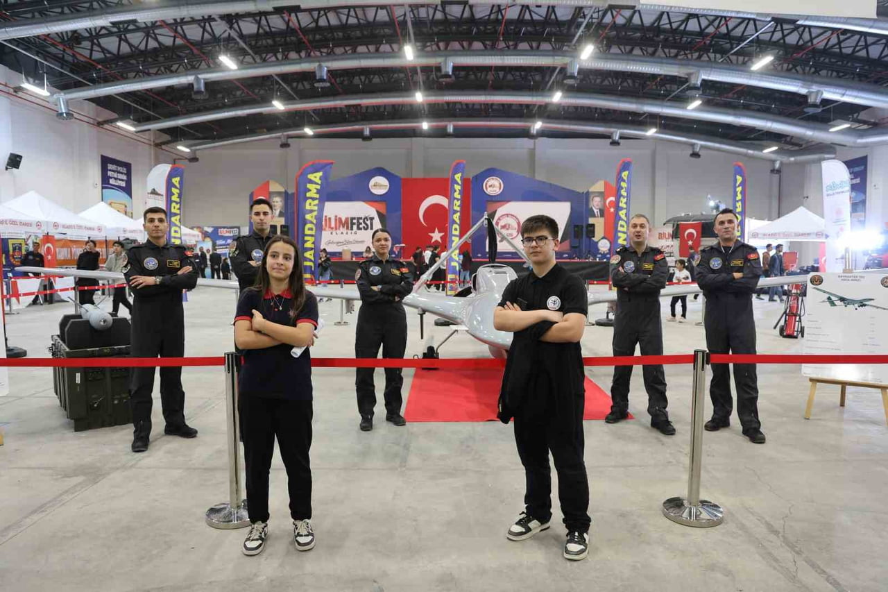 ELAZIĞ'DA YENİ TEKNOLOJİ ÜRÜN VE SİSTEMLERİNİN SERGİLENDİĞİ "BİLİMFEST ELAZIĞ", ZİYARETÇİLERİNİ...