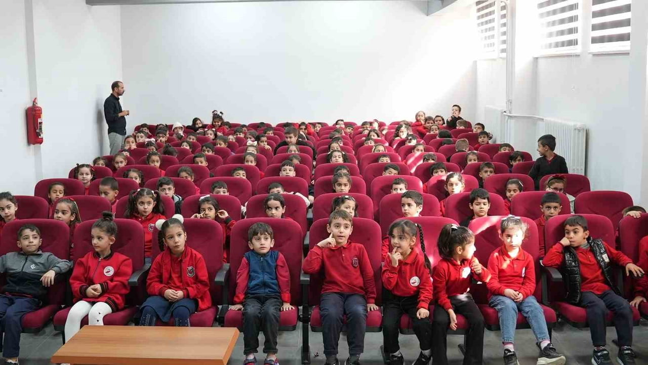 ELAZIĞ BELEDİYESİ’NDEN ÖĞRENCİLERE AĞIZ VE DİŞ SAĞLIĞI EĞİTİMİ