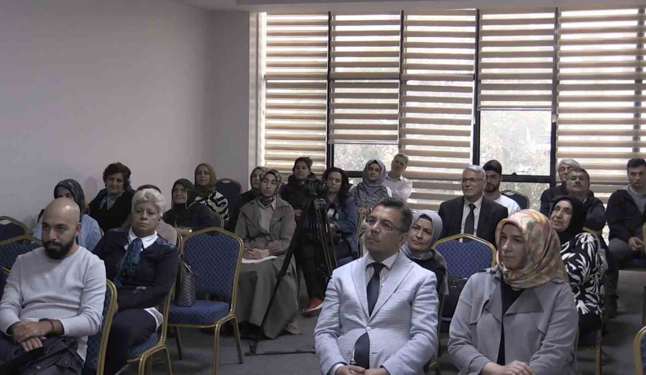ELAZIĞ BELEDİYESİ TARAFINDAN ŞEHRİN KÜLTÜR VE SANAT HAYATINA KATKI SUNMAK AMACIYLA DÜZENLENEN...