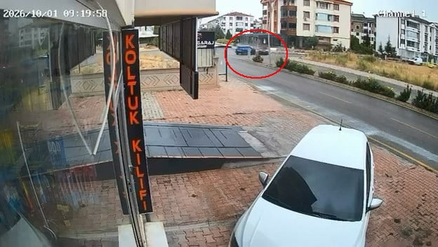 ELAZIĞ’DA CİP İLE, OTOMOBİLİN ÇARPIŞMASI SONUCU MEYDANA GELEN TRAFİK KAZASI GÜVENLİK KAMERASINA...