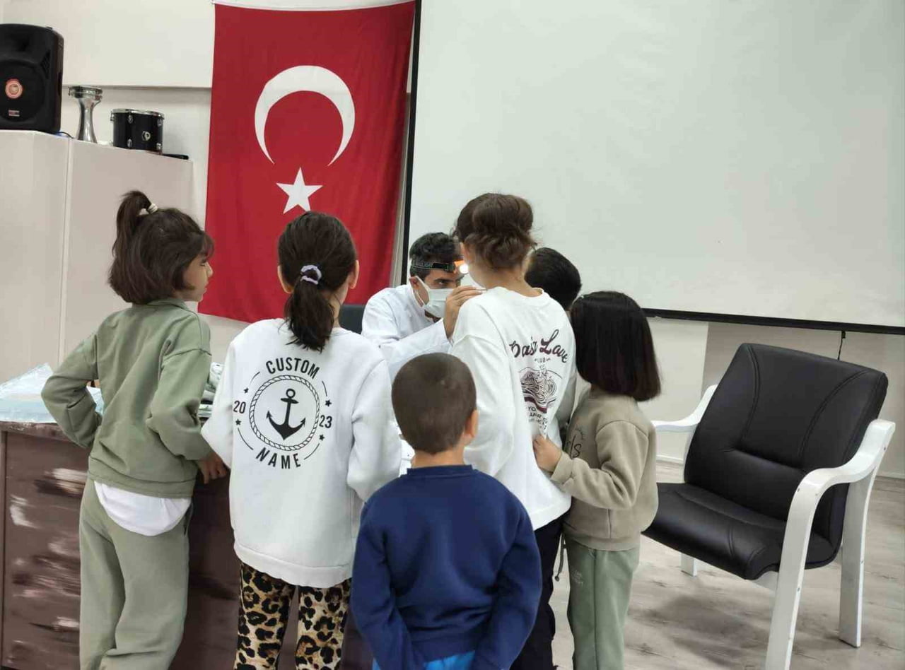 ELAZIĞ’DA ÇOCUK EVLERİ SİTESİNDE KALAN ÇOCUKLARA AĞIZ VE DİŞ SAĞLIĞI TARAMASI
