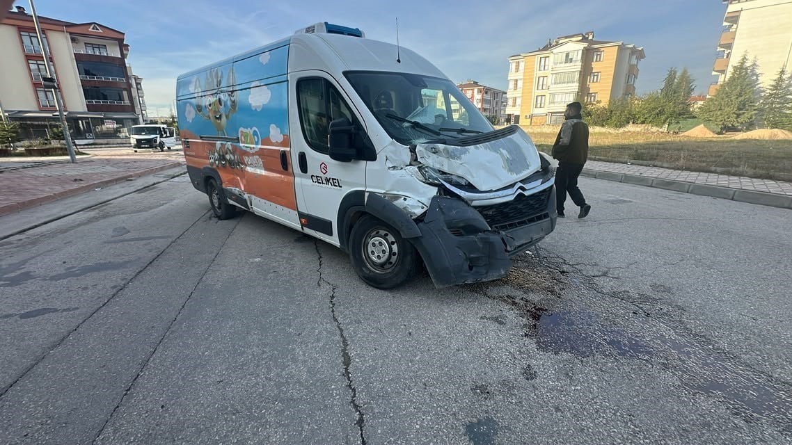 ELAZIĞ’DA İKİ MİNİBÜSÜN ÇARPIŞMASI SONUCU MEYDANA GELEN TRAFİK KAZASINDA 4 KİŞİ...