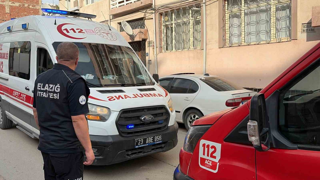 ELAZIĞ’DA  KENDİSİNDEN HABER ALINAMAYAN YAŞLI KADIN İÇİN POLİS, SAĞLIK VE İTFAİYE EKİPLERİ...