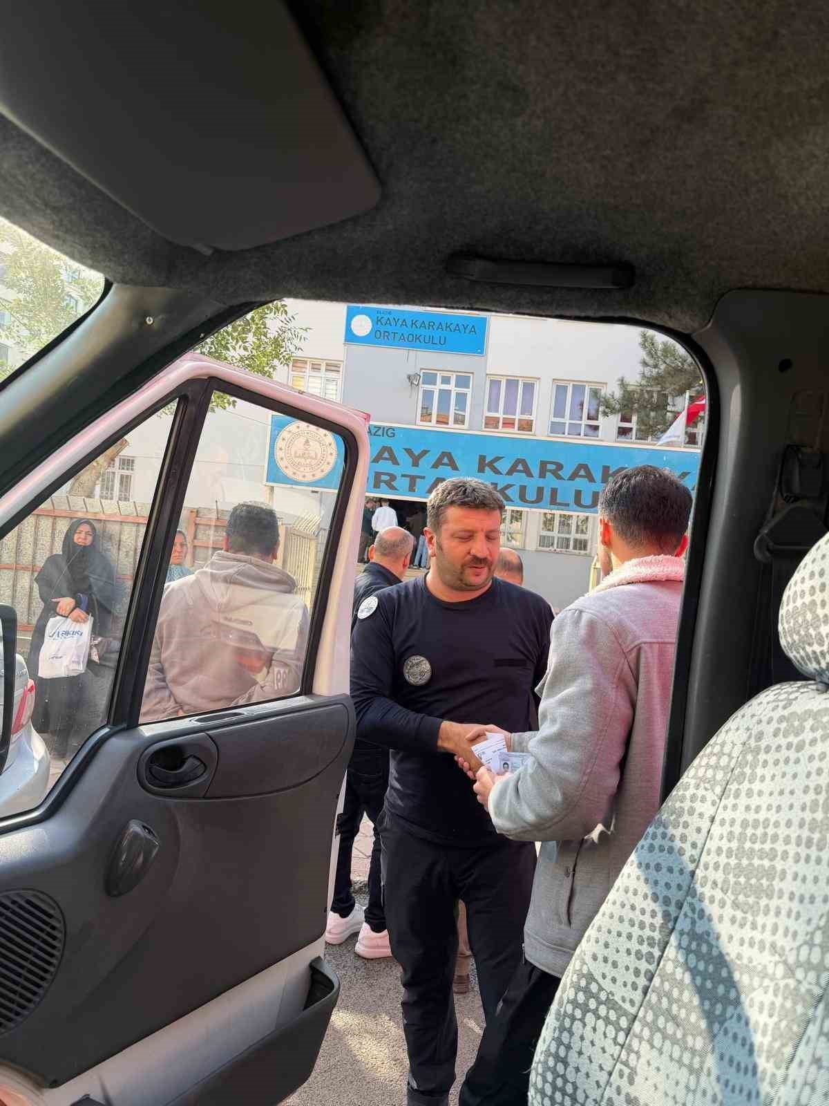 ELAZIĞ’DA KPSS SINAVINA GİTMEK İÇİN EVİN ASANSÖRÜNE BİNEN VE ASANSÖRÜN İÇERİSİNDE KALAN VATANDAŞ...