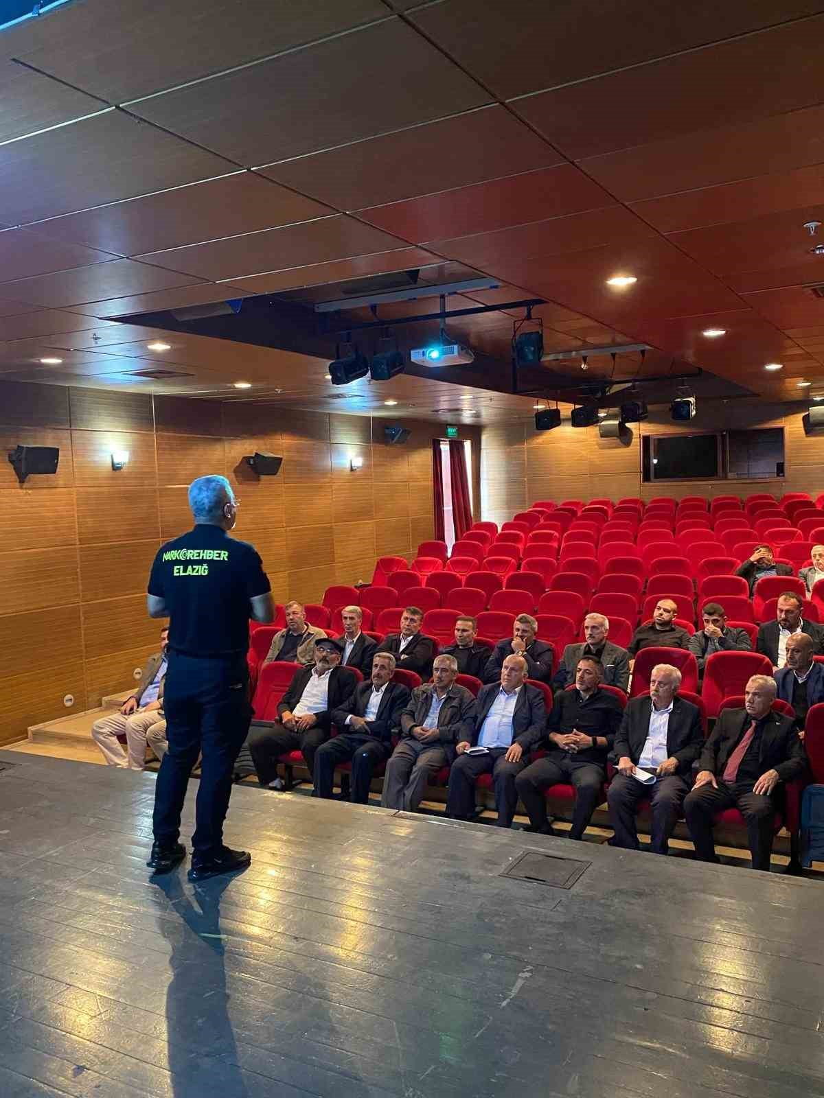 ELAZIĞ’DA MERKEZ VE KÖY MUHTARLARINA YÖNELİK DÜZENLENEN TOPLANTIDA, UYUŞTURUCUYLA MÜCADELE...