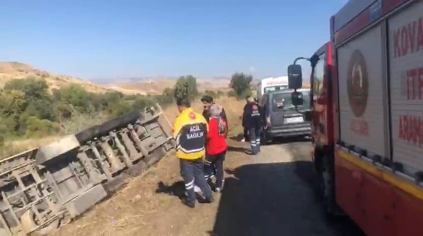 ELAZIĞ’DA TIRIN ŞARAMPOLE DEVRİLMESİ SONUCU MEYDANA GELEN TRAFİK KAZASINDA, 1 KİŞİ...