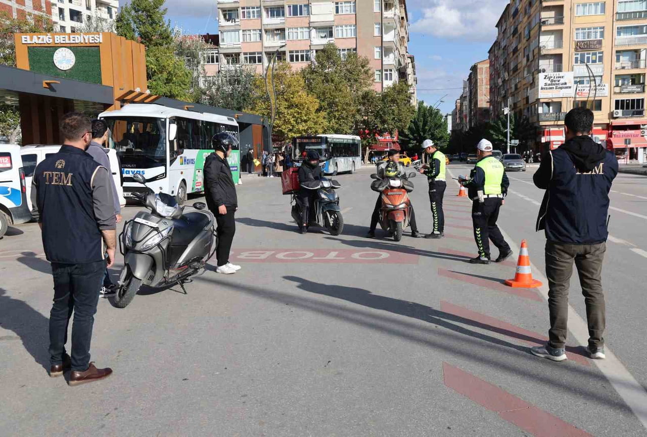 ELAZIĞ’DA TRAFİK DENETLEME ŞUBE MÜDÜRLÜĞÜ EKİPLERİ TARAFINDAN KURALLARA UYMAYAN MOTOSİKLET...
