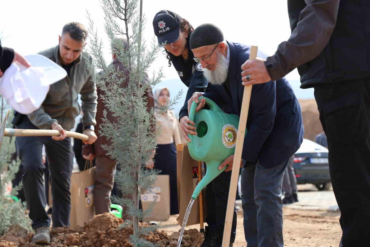 ELAZIĞ İL EMNİYET MÜDÜRLÜĞÜ TARAFINDAN DÜZENLENEN ETKİNLİKTE, DEVLET ERKANI, KOLLUK KUVVETLERİ...