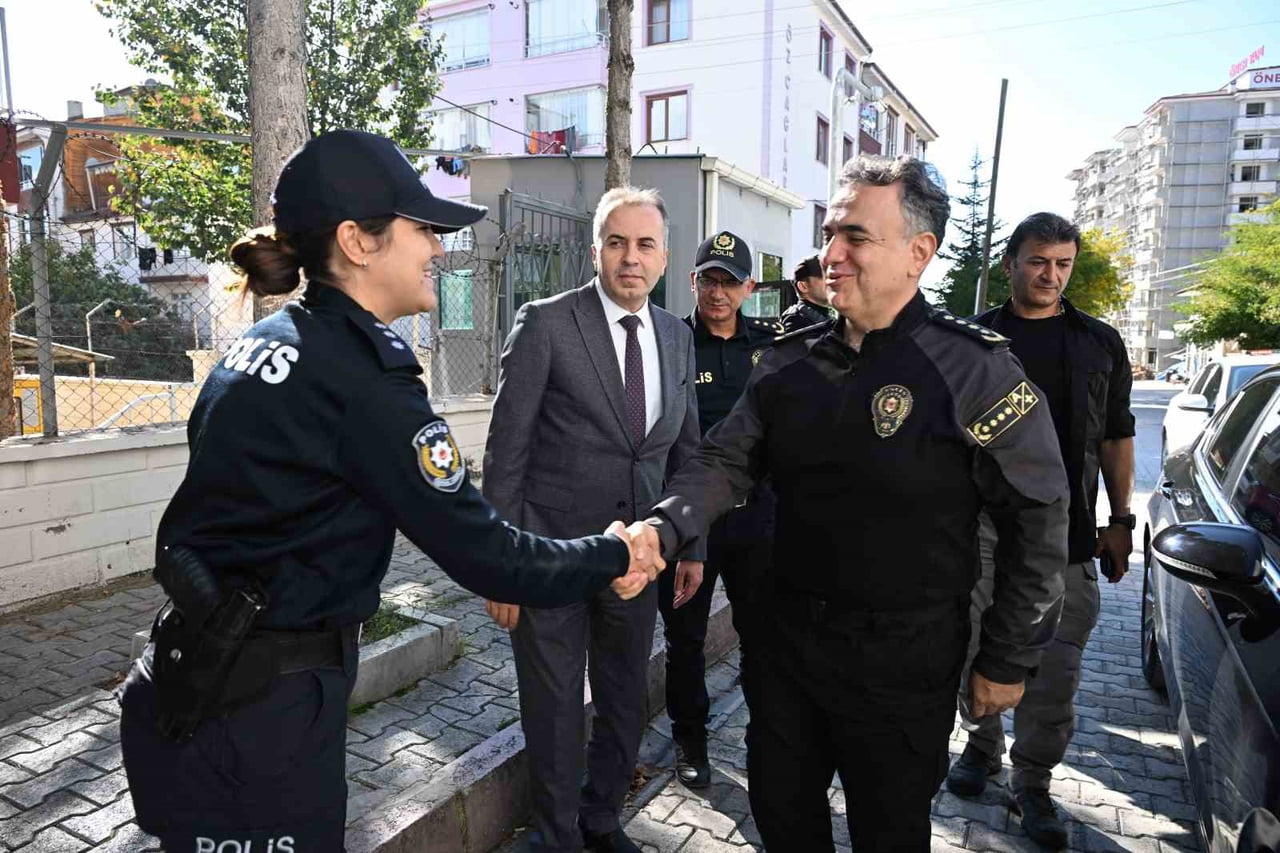 ELAZIĞ İL EMNİYET MÜDÜRÜ AYDIN KARAN, MAREŞAL FEVZİ ÇAKMAK POLİS MERKEZİ AMİRİ BAŞKOMİSER GİZEM...