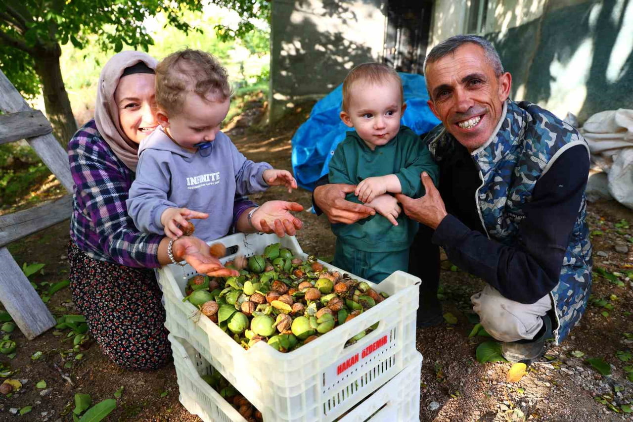 ELAZIĞ’IN BASKİL İLÇESİNE BAĞLI DÜĞÜNTEPE KÖYÜNDE 27 YILLIK ÖĞRETMEN HAKAN ÖZDEMİR, MESAİ...