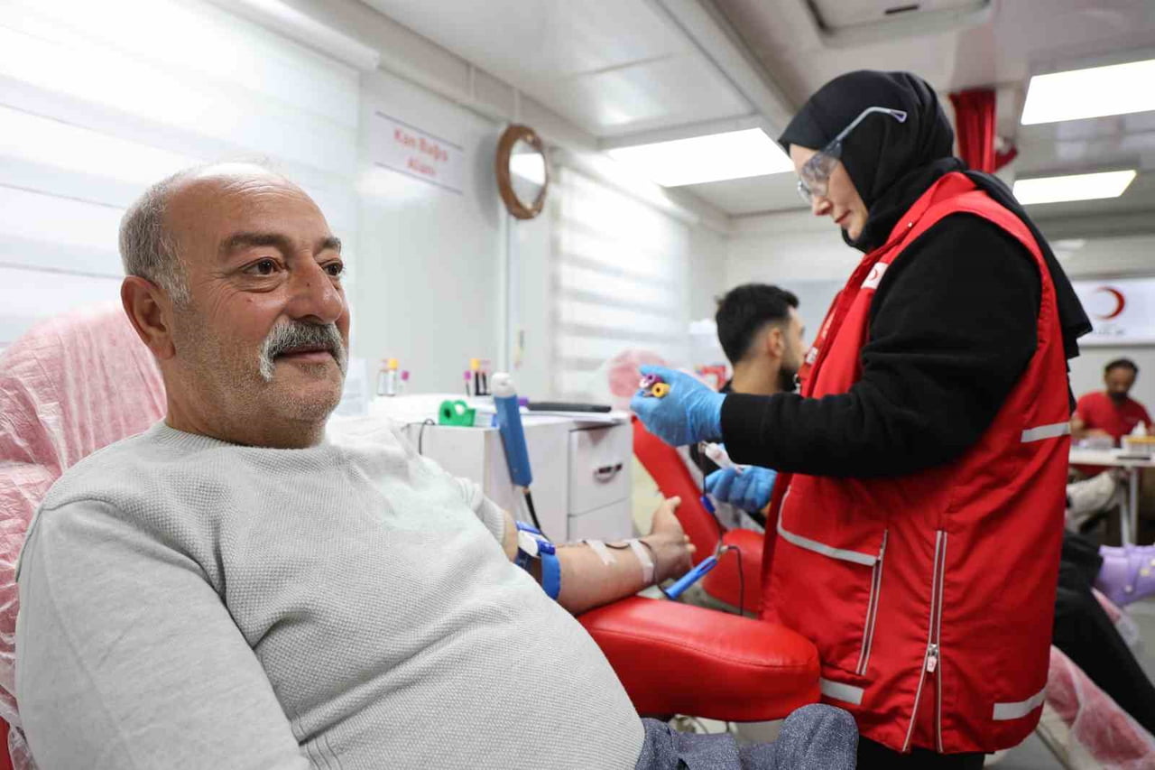 ELAZIĞ MEDİLİNES HASTANESİ VE TÜRK KIZILAYI İŞ BİRLİĞİYLE KIZILAY HAFTASI KAPSAMINDA DÜZENLENEN...