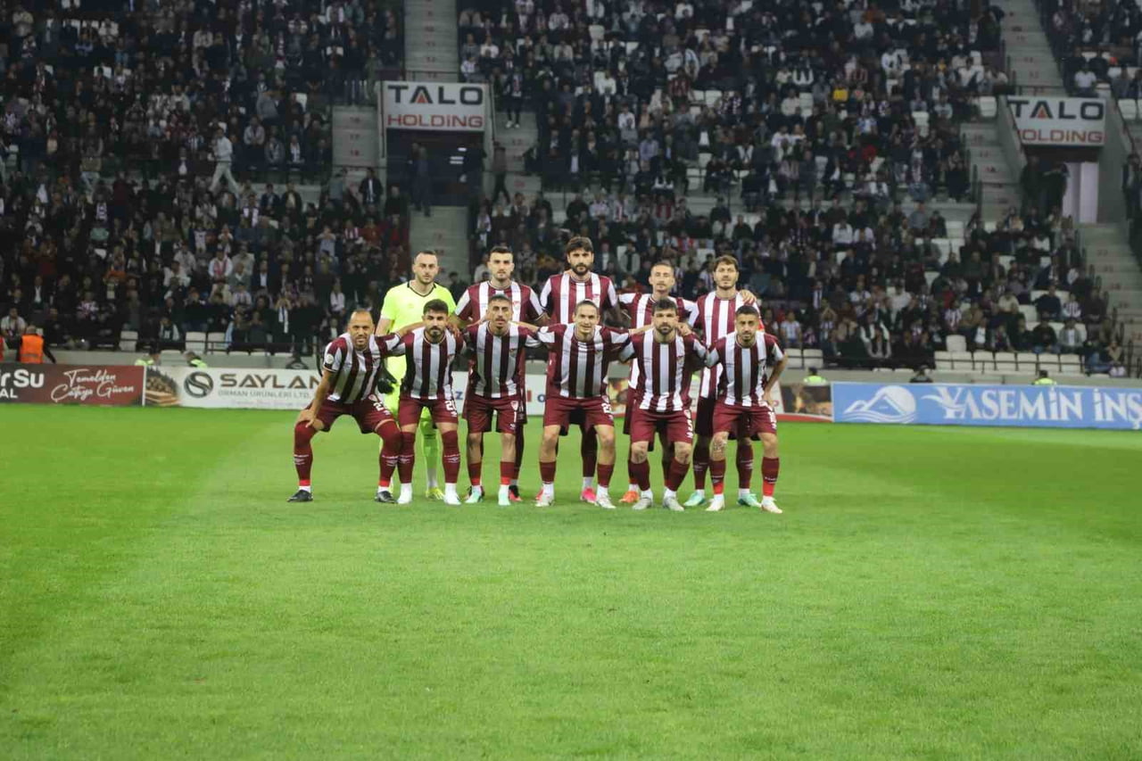 ELAZIĞSPOR ISPARTA'YA 21 FUTBOLCUYLA GİDİYOR