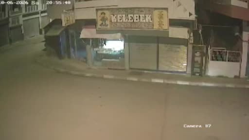 Elektrikli bisiklete çarptı, hiçbir şey olmamış gibi yoluna devam etti