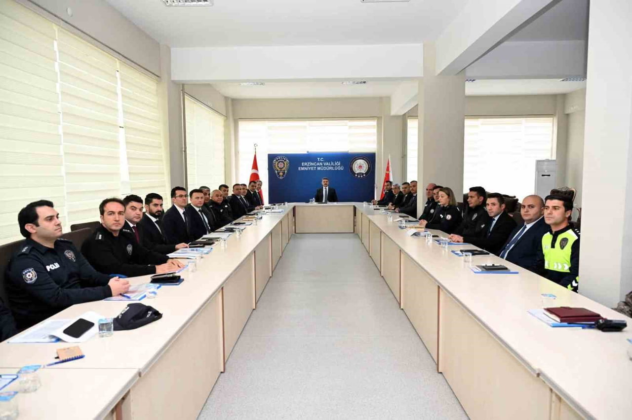 EMNİYET MÜDÜRÜ DOKÖZ, BİRİM AMİRLERİYLE TOPLANTI YAPTI