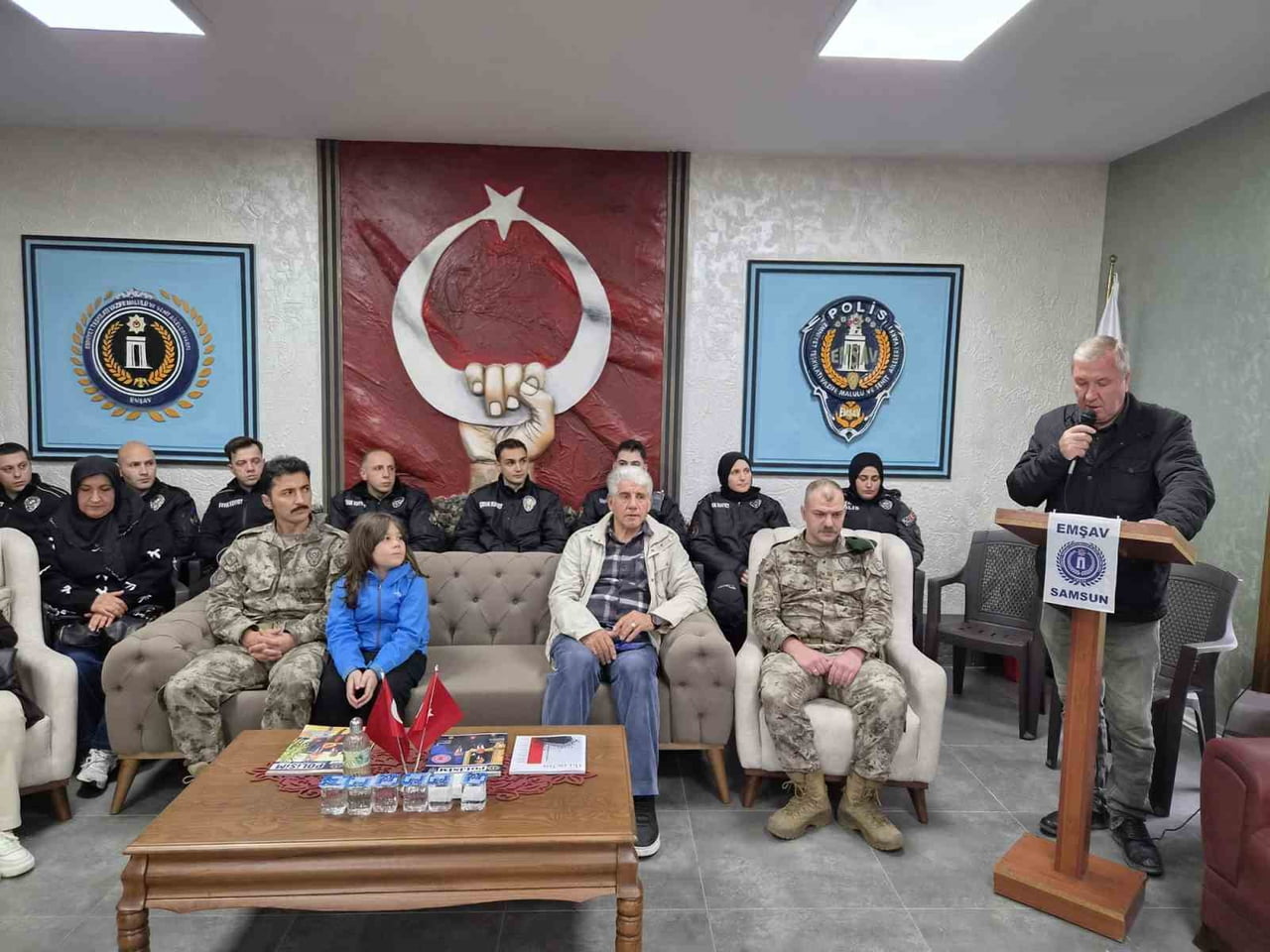 EMNİYET TEŞKİLATI VAZİFE MALULÜ VE ŞEHİT AİLELERİ VAKFI (EMŞAV) TARAFINDAN ŞEHİTLERİ ANMAK...