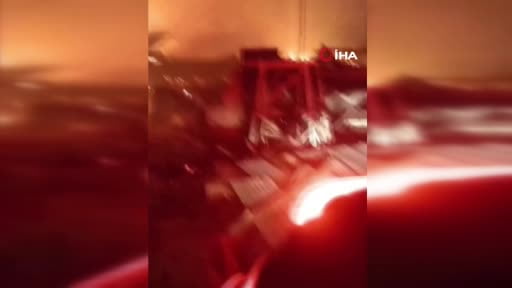 Endonezya'nın Bangka-Belitung Adaları'nda orman yangınlarının yerleşim bölgelerine sıçraması...